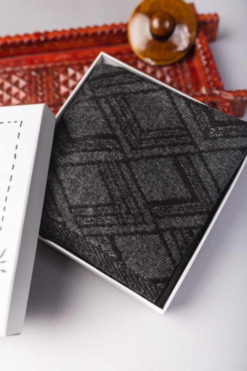 Image for Kusvaa Kusl134a Gopal Woolen Muffler Front
