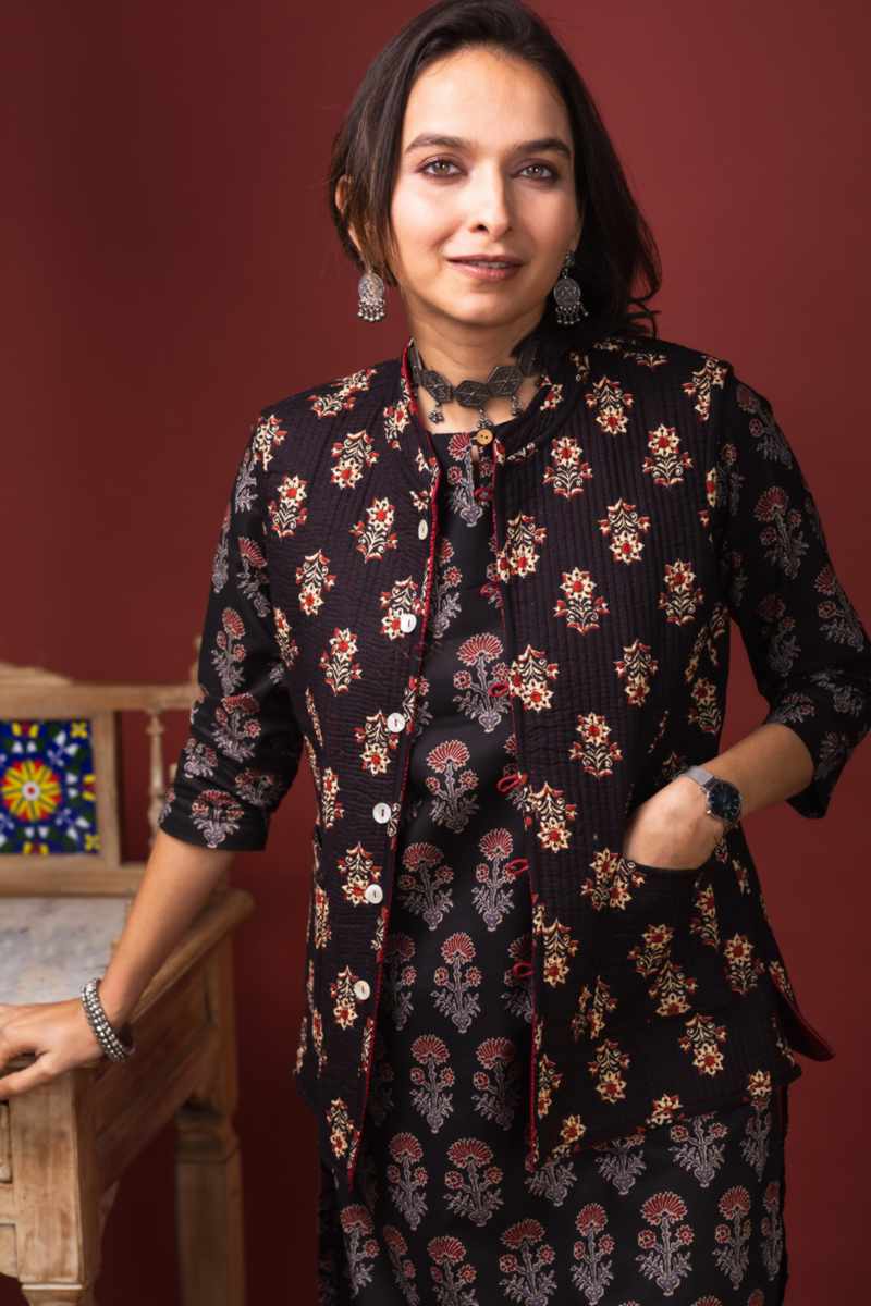 Image for Kusvaa Sj29maroon Varali Quilted Half Sleeves Reversible Silk Jacket Side New