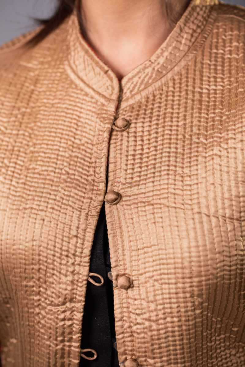 Image for Kusvaa Sj30beige Arunima Quilted Half Sleeves Reverable Silk Jacket Closeup 2