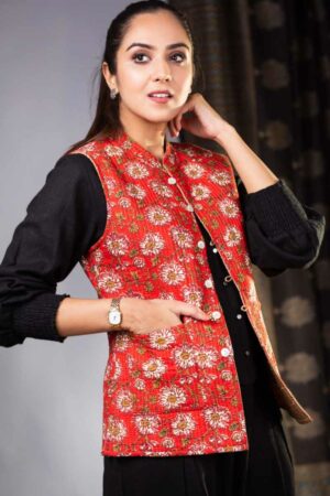 Image for Kusvaa Sj30beige Arunima Quilted Half Sleeves Reverable Silk Jacket Side