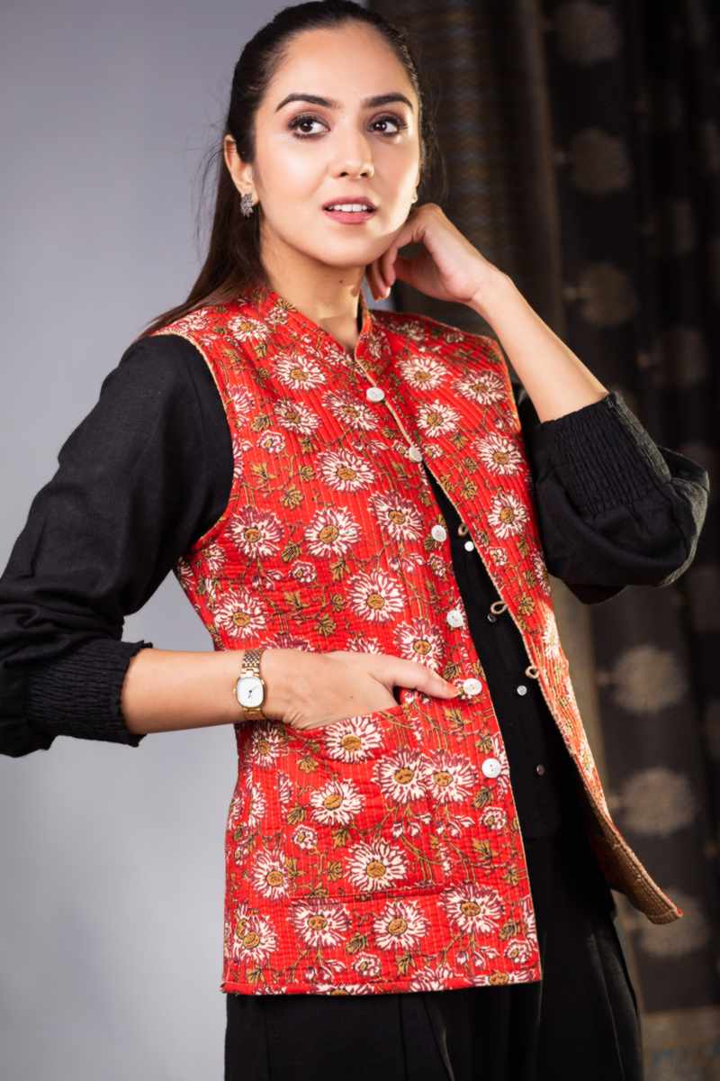 Image for Kusvaa Sj30beige Arunima Quilted Half Sleeves Reverable Silk Jacket Side