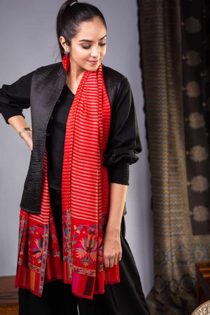 Image for Kusvaa Sj31black Araya Quilted Half Sleeves Reversable Silk Jacket Front