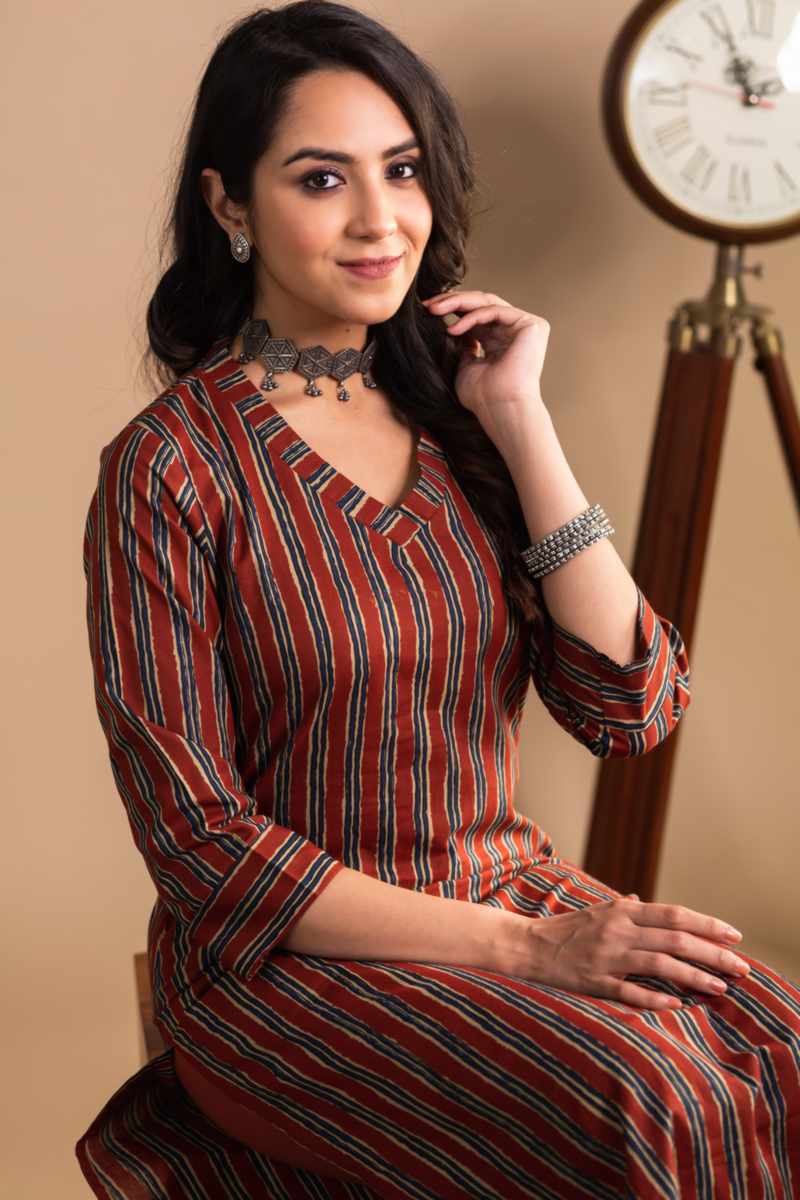 Image for Kusvaa Taf99 Ashwini Straight Regular Kurta Sitting