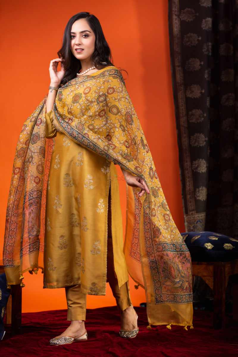 Image for Kusvaa Ws935 Shyla Chanderi Kurta Dupatta Set Front