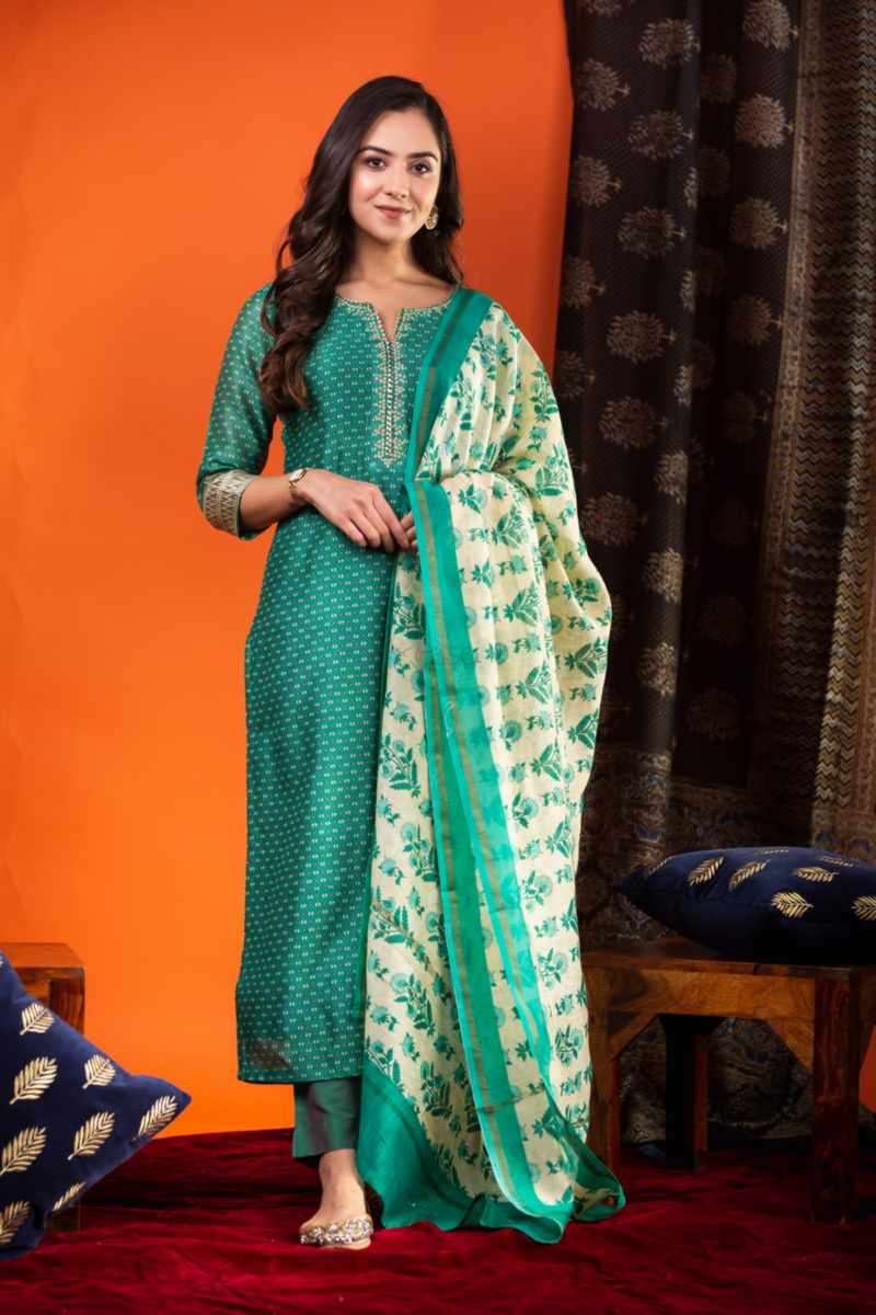 Image for Kusvaa Ws936 Amita Chanderi Kurta Dupatta Set Featured