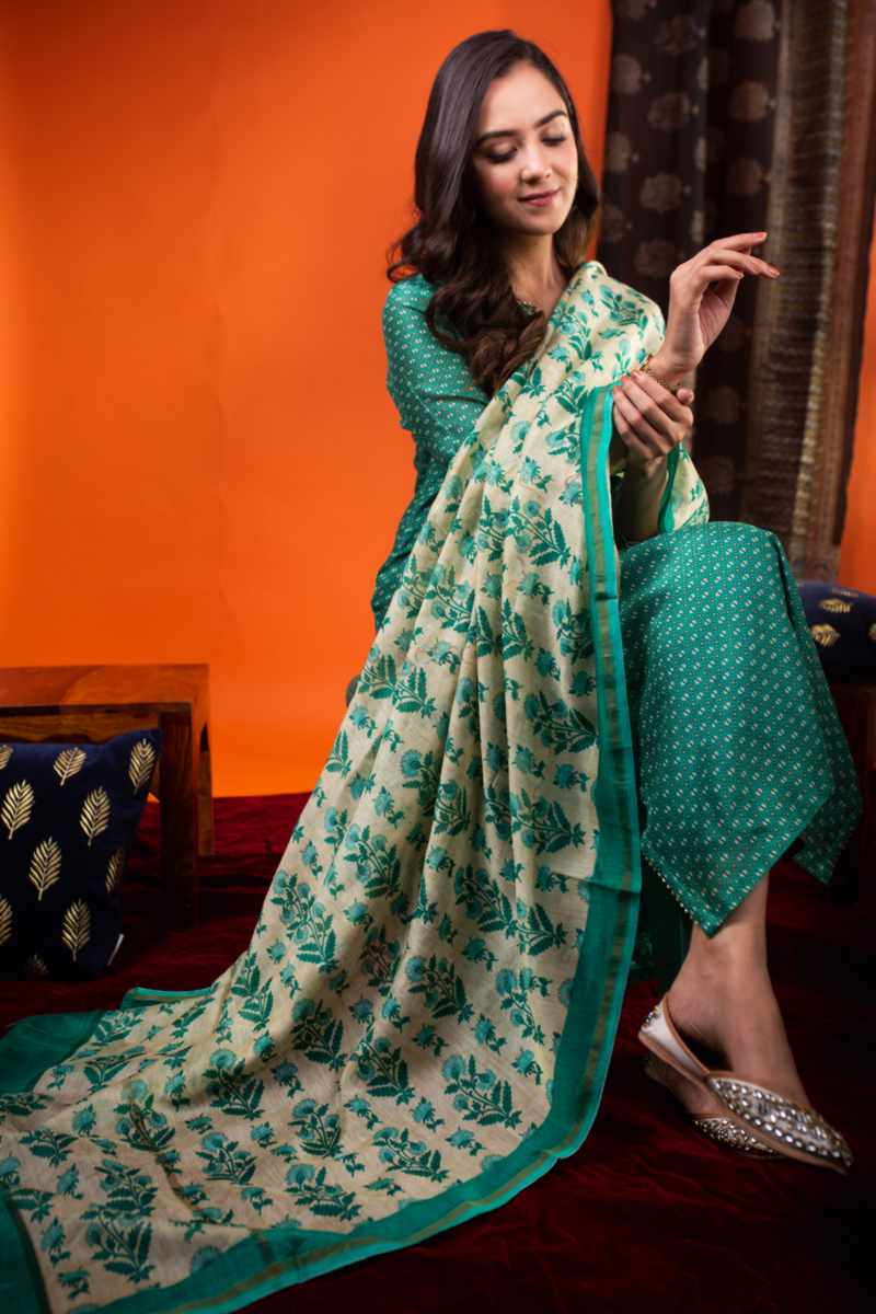 Image for Kusvaa Ws936 Amita Chanderi Kurta Dupatta Set Sitting