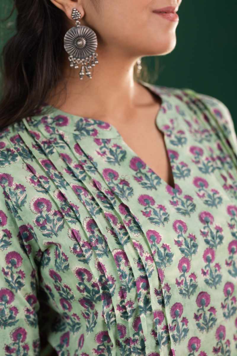 Image for Kusvaa Wsr339 Lakshya Short Block Print Kurti Closeup