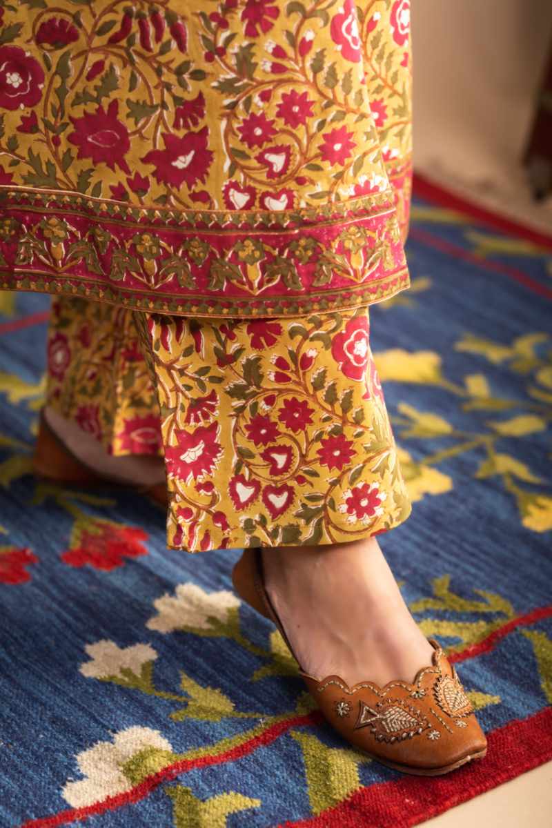 Image for Kusvaa Wsr350 Somatra Block Print Kurta Pant Set Closeup 2