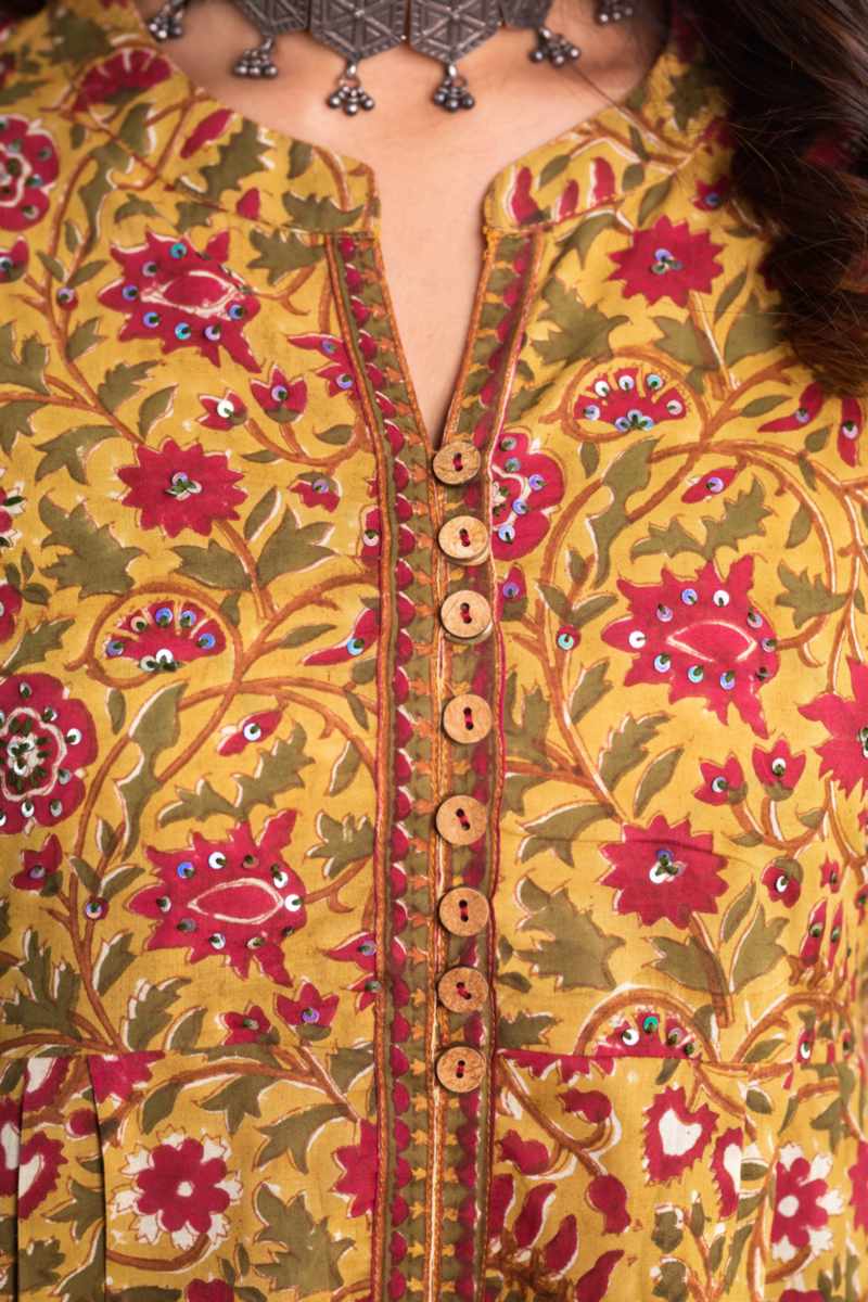 Image for Kusvaa Wsr350 Somatra Block Print Kurta Pant Set Closeup