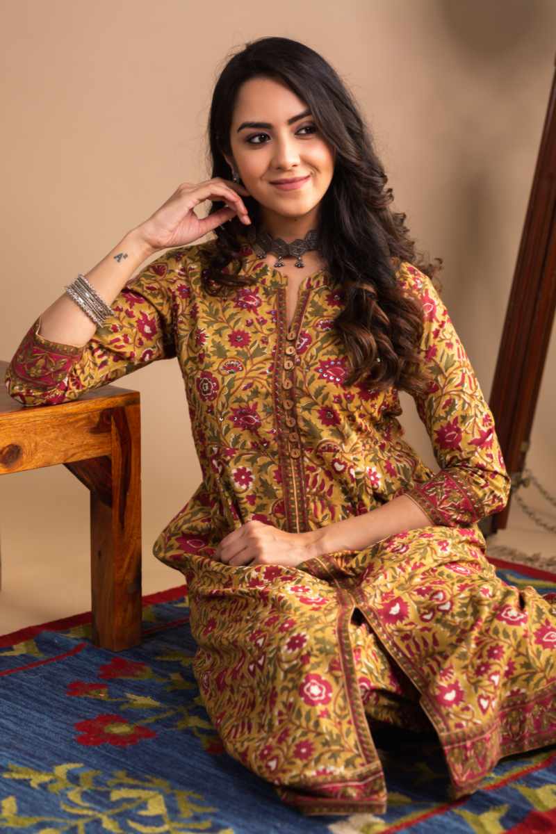 Image for Kusvaa Wsr350 Somatra Block Print Kurta Pant Set Sitting