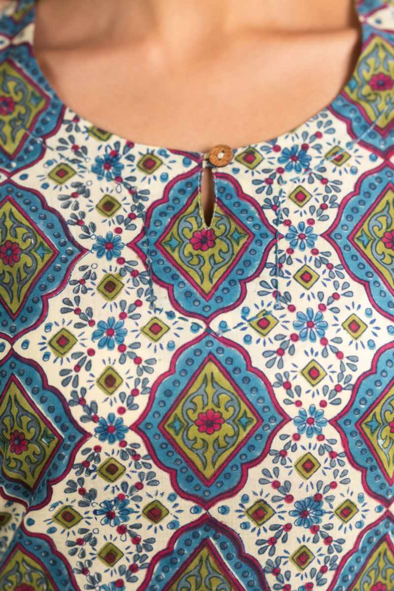 Image for Kusvaa Wsr354 Aruni Short Block Print Kurti Closeup