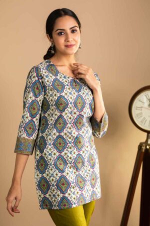 Image for Kusvaa Wsr354 Aruni Short Block Print Kurti Side