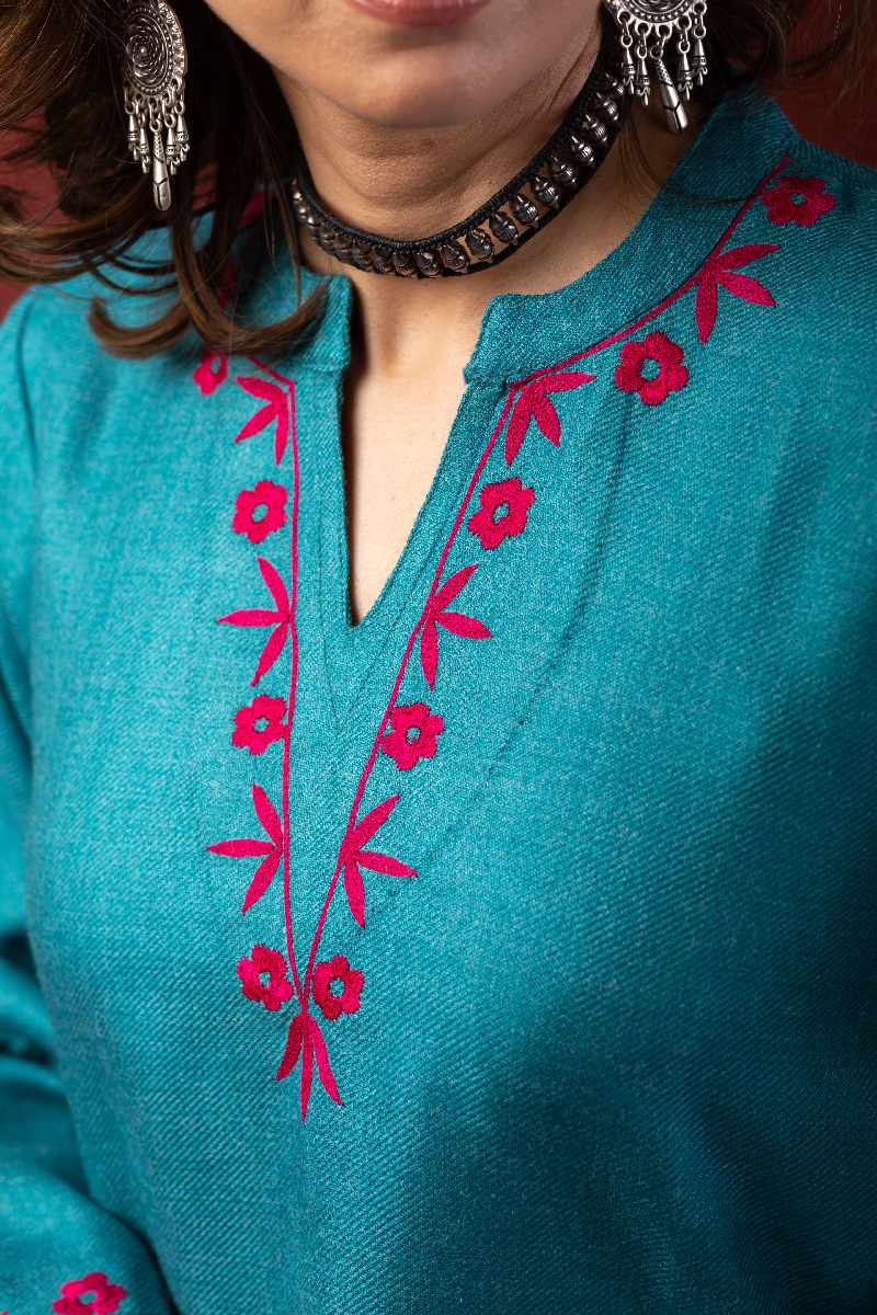 Image for Kusvaa De172 Ketaki Woolen Short Kurti Back New