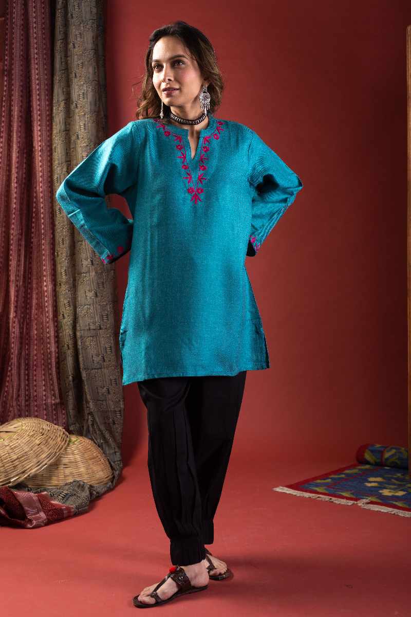 Image for Kusvaa De172 Ketaki Woolen Short Kurti Closeup New