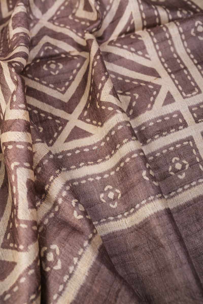 Image for Kusvaa Kula21 Kailas Tussar Fabric Set Closeup