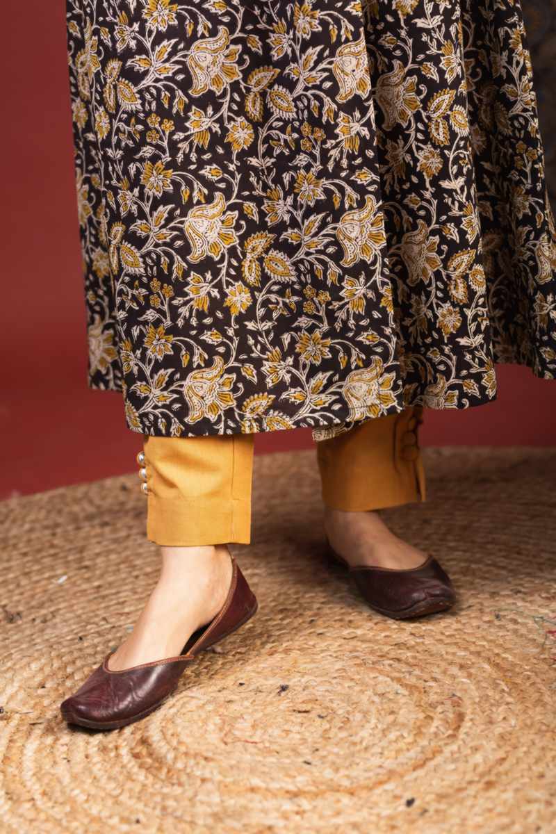 Image for Kusvaa Vcr167 Juhi Bock Print Angrakha Kurta Closeup 2