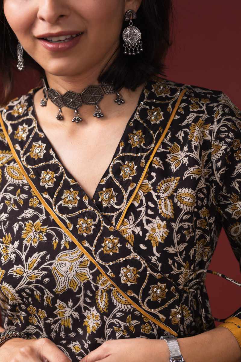 Image for Kusvaa Vcr167 Juhi Bock Print Angrakha Kurta Closeup