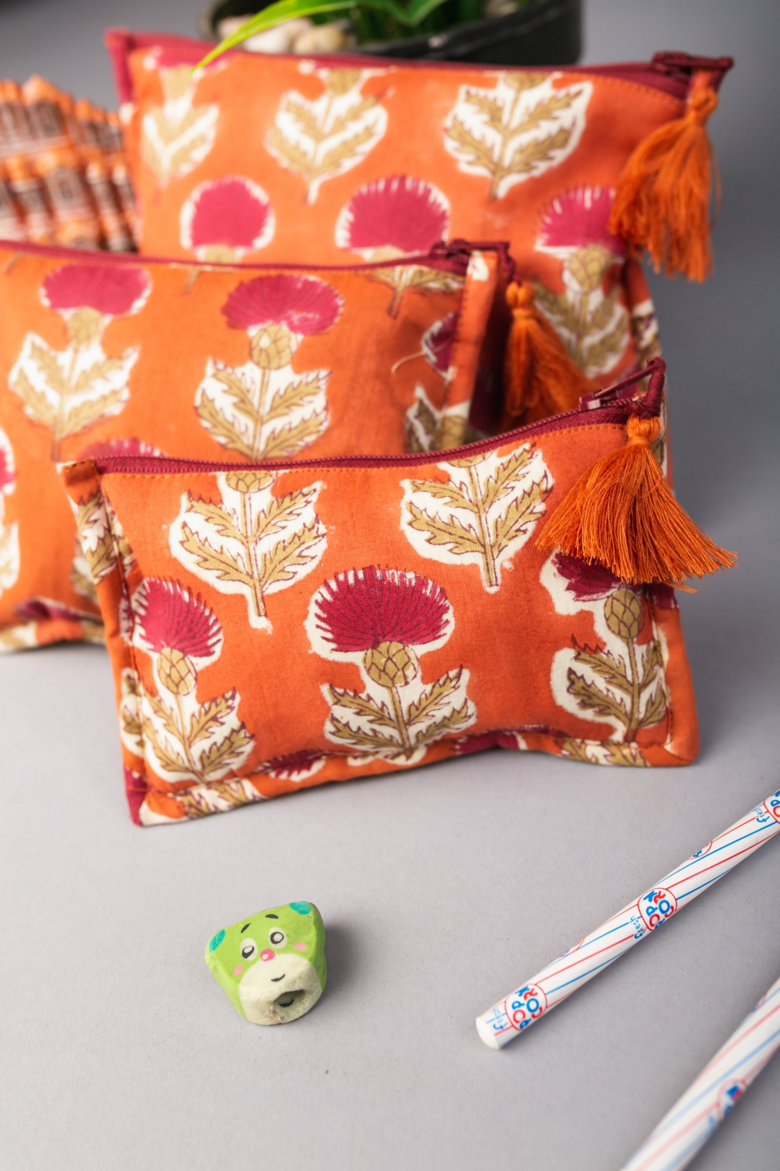 Image for Kusvaa Wsra38 Niyati Toiletry Pouch (set Of 3) Closeup 2 Hd