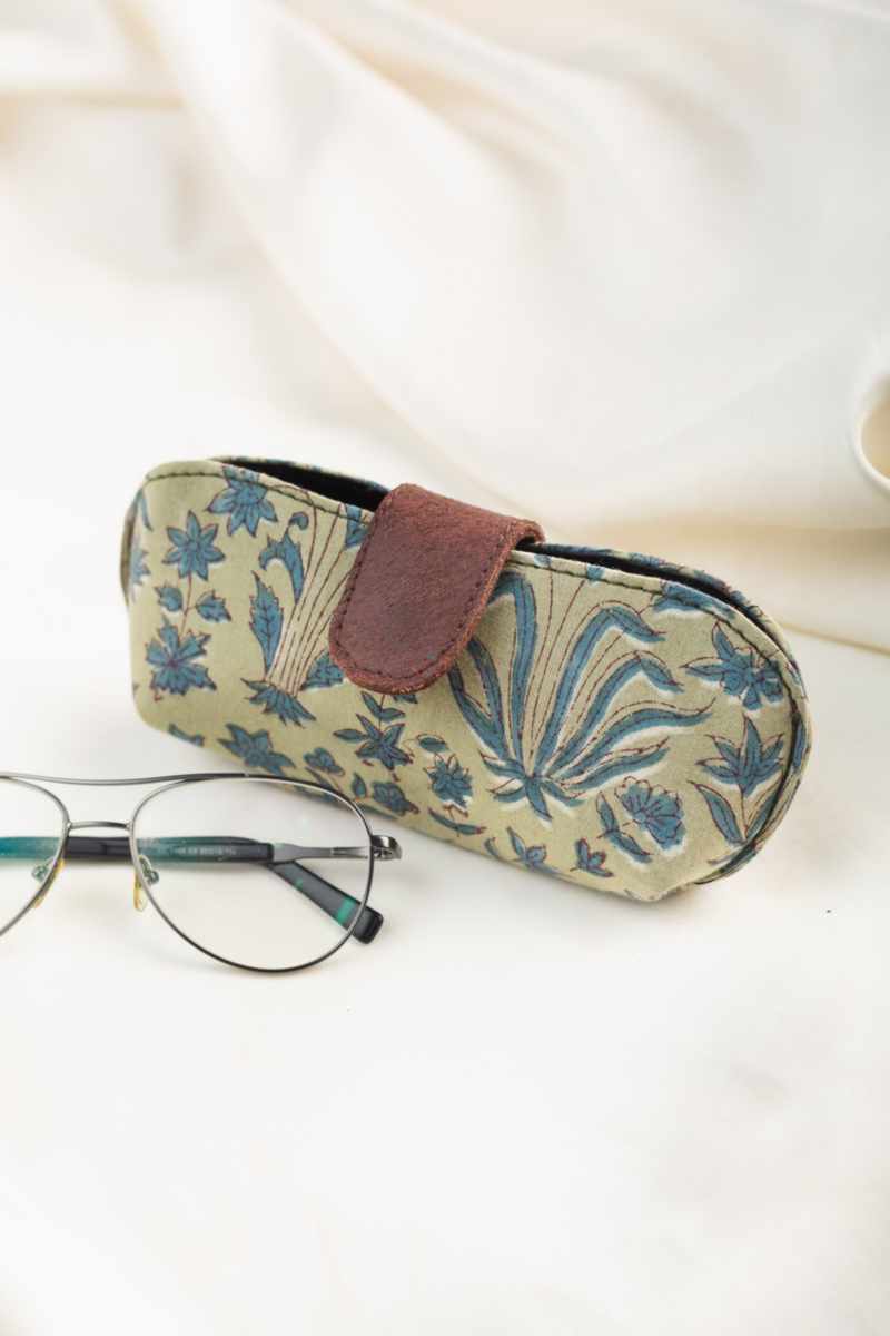 Image for Kusvaa Wsra55 Chashm E Baddoor Sunglass Spectacles Cover Side