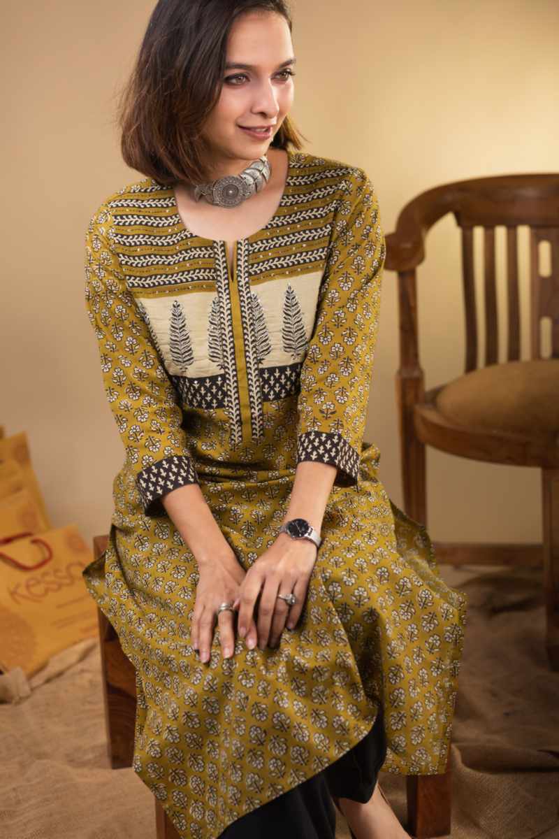 Image for Vcr170 Prakruti Handblock Straight Kurta Sitting