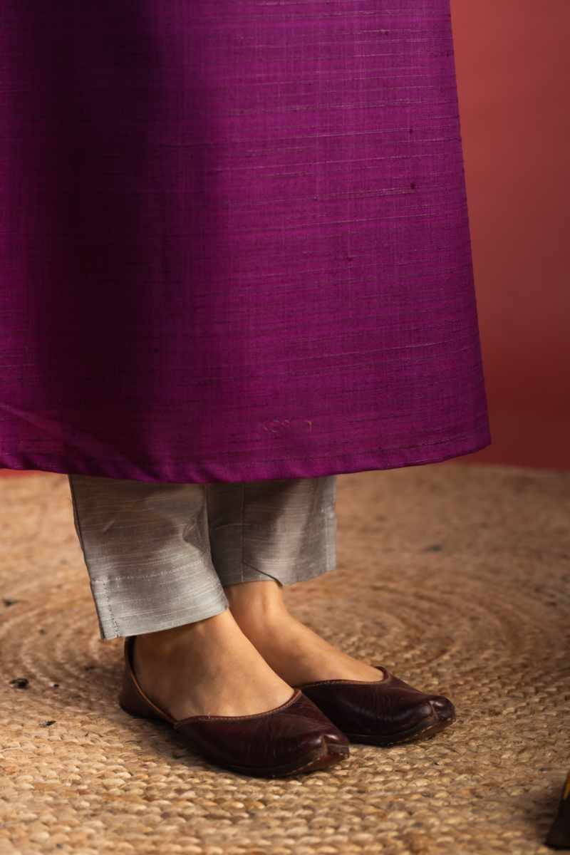 Image for Ws940 Shanta Mahi Silk Kurta Closeup 2