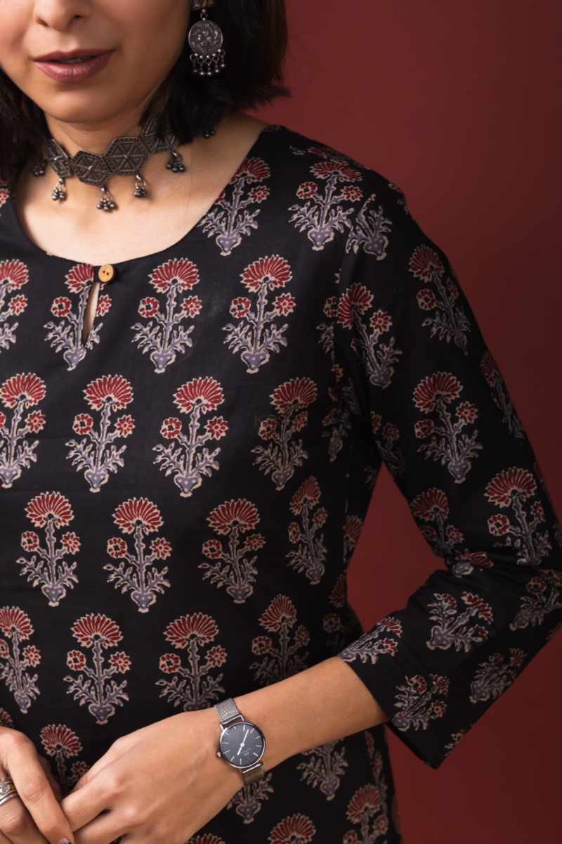 Image for Kusvaa De164 Vyomini Cotton Kurta Closeup 2