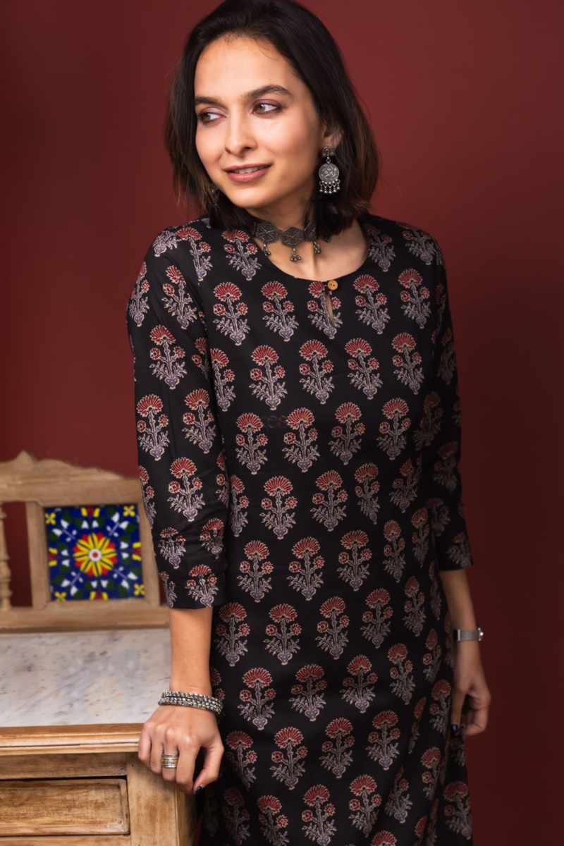 Image for Kusvaa De164 Vyomini Cotton Kurta Closeup