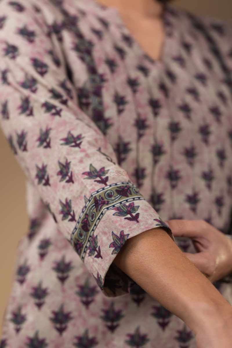 Image for Kusvaa De167 Sansa Cotton Straight Kurta Closeup 2