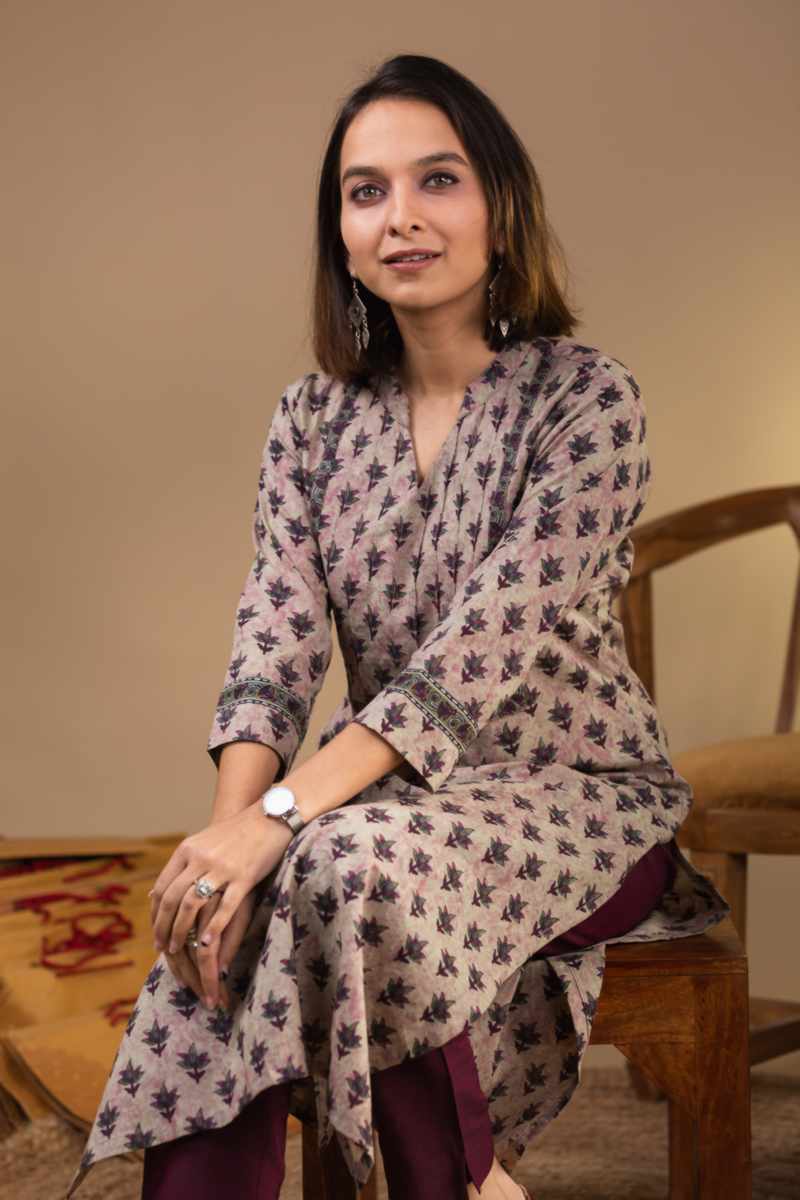 Image for Kusvaa De167 Sansa Cotton Straight Kurta Sitting