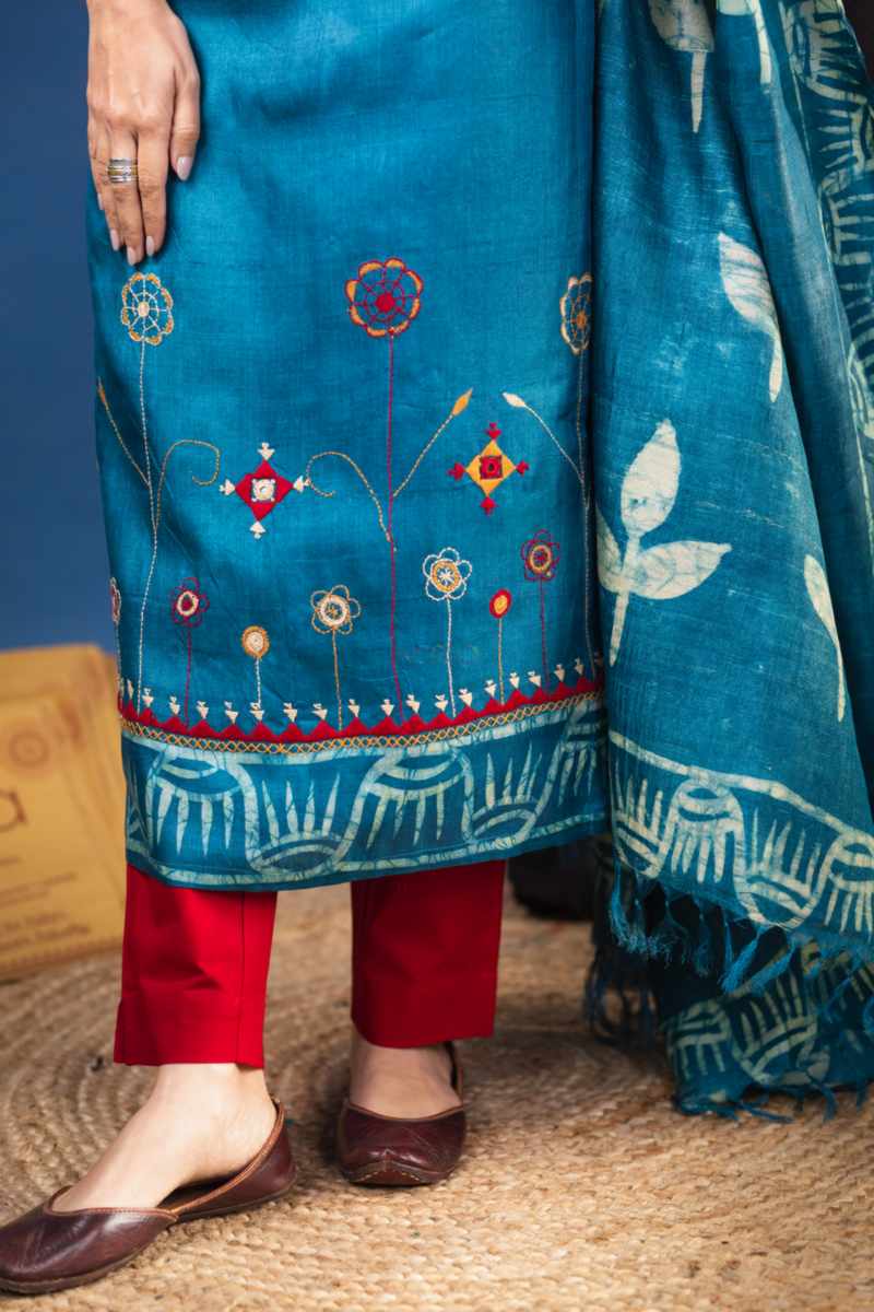 Image for Kusvaa Kuoj187 Usra Tussar Kurta Dupatta Set Closeup 2