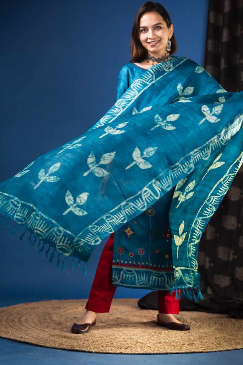 Image for Kusvaa Kuoj187 Usra Tussar Kurta Dupatta Set Front