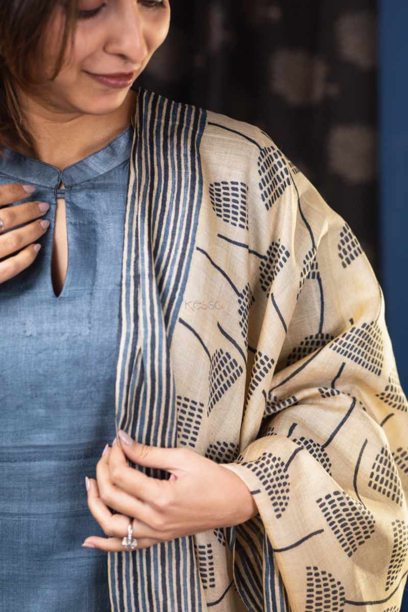 Image for Kusvaa Kuoj189 Xayah Tussar Kurta Dupatta Set Closeup