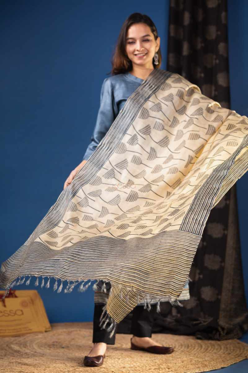 Image for Kusvaa Kuoj189 Xayah Tussar Kurta Dupatta Set Front