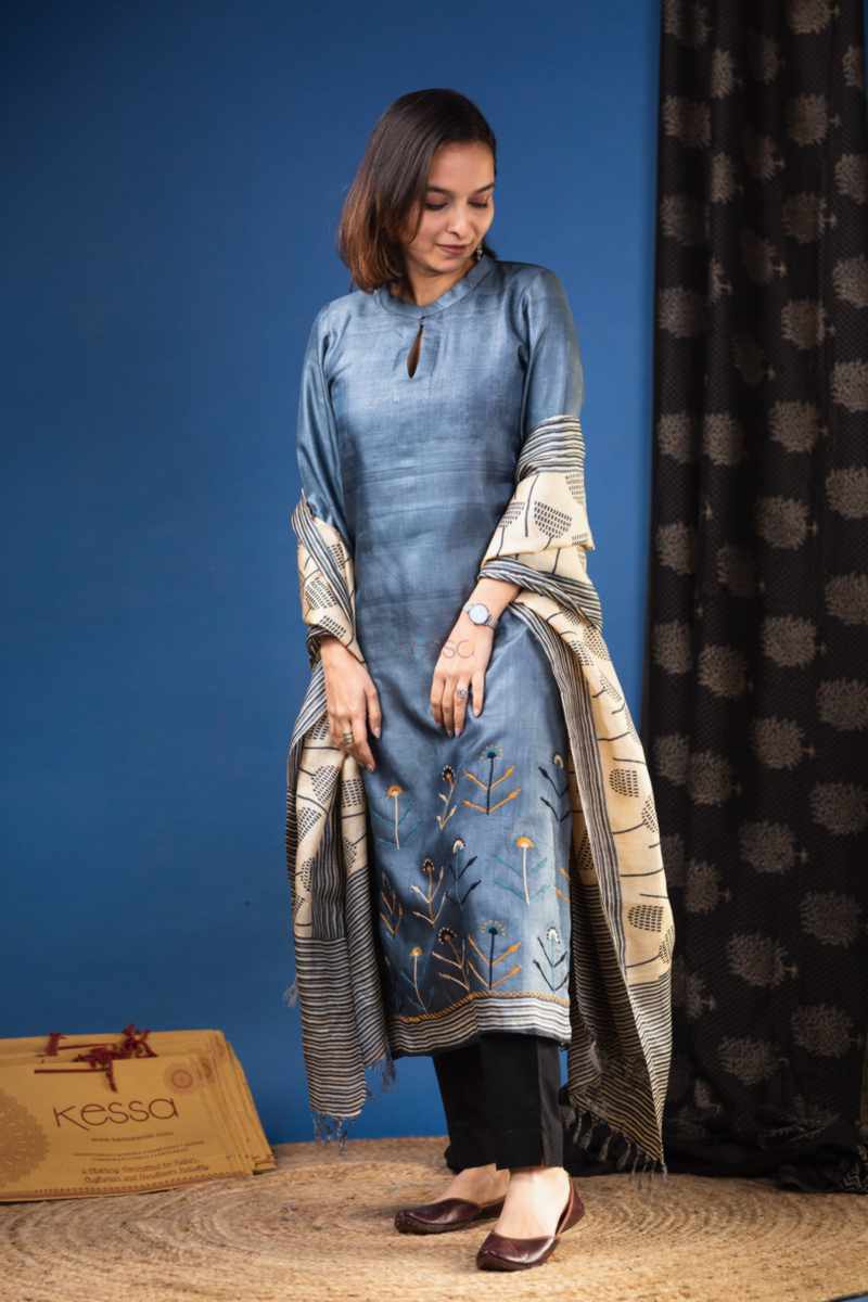 Image for Kusvaa Kuoj189 Xayah Tussar Kurta Dupatta Set Side