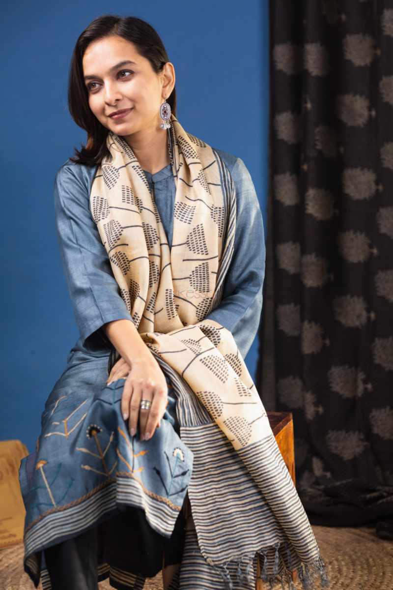 Image for Kusvaa Kuoj189 Xayah Tussar Kurta Dupatta Set Sitting