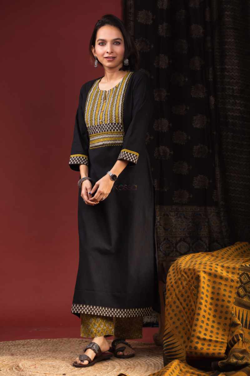Image for Kusvaa Vcr169 Hanita Cotton Kurta Pant Set Side