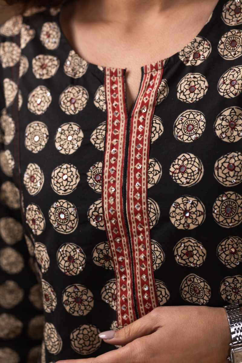 Image for Kusvaa Vcr174 Mishay Cotton Straight Fit Kurta Closeup
