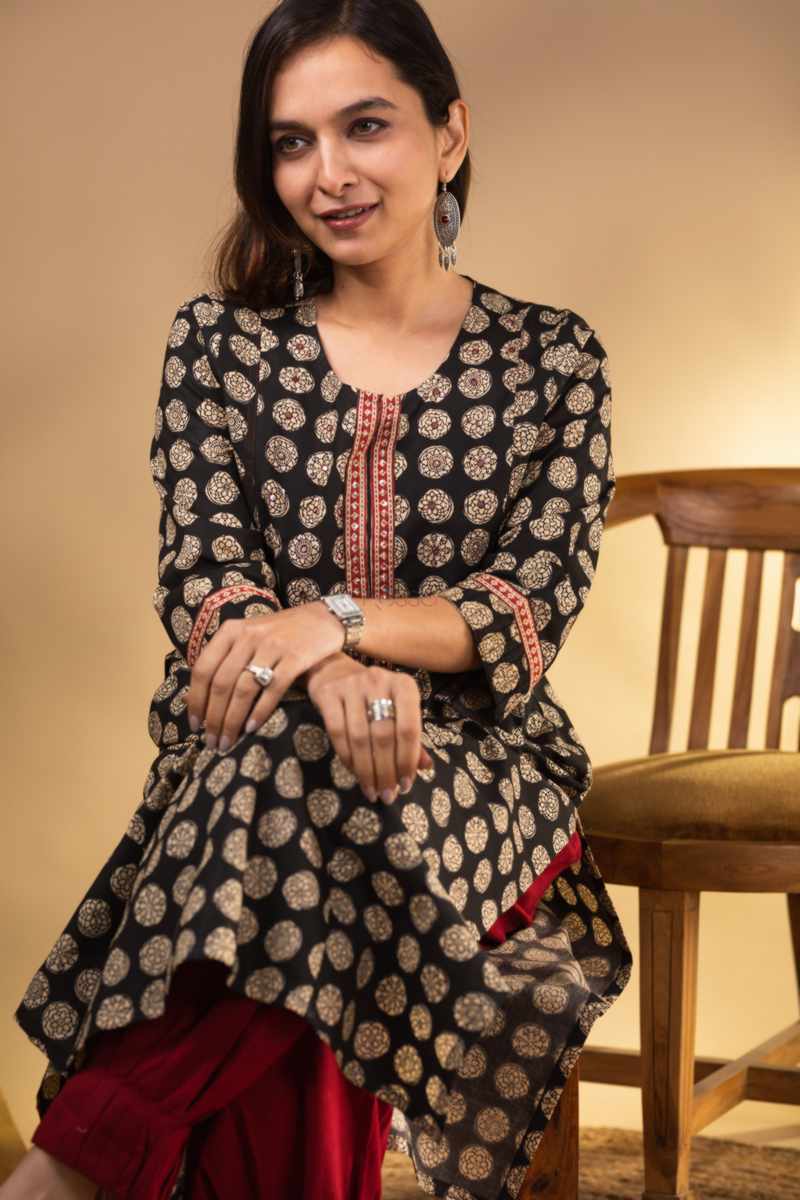 Image for Kusvaa Vcr174 Mishay Cotton Straight Fit Kurta Sitting