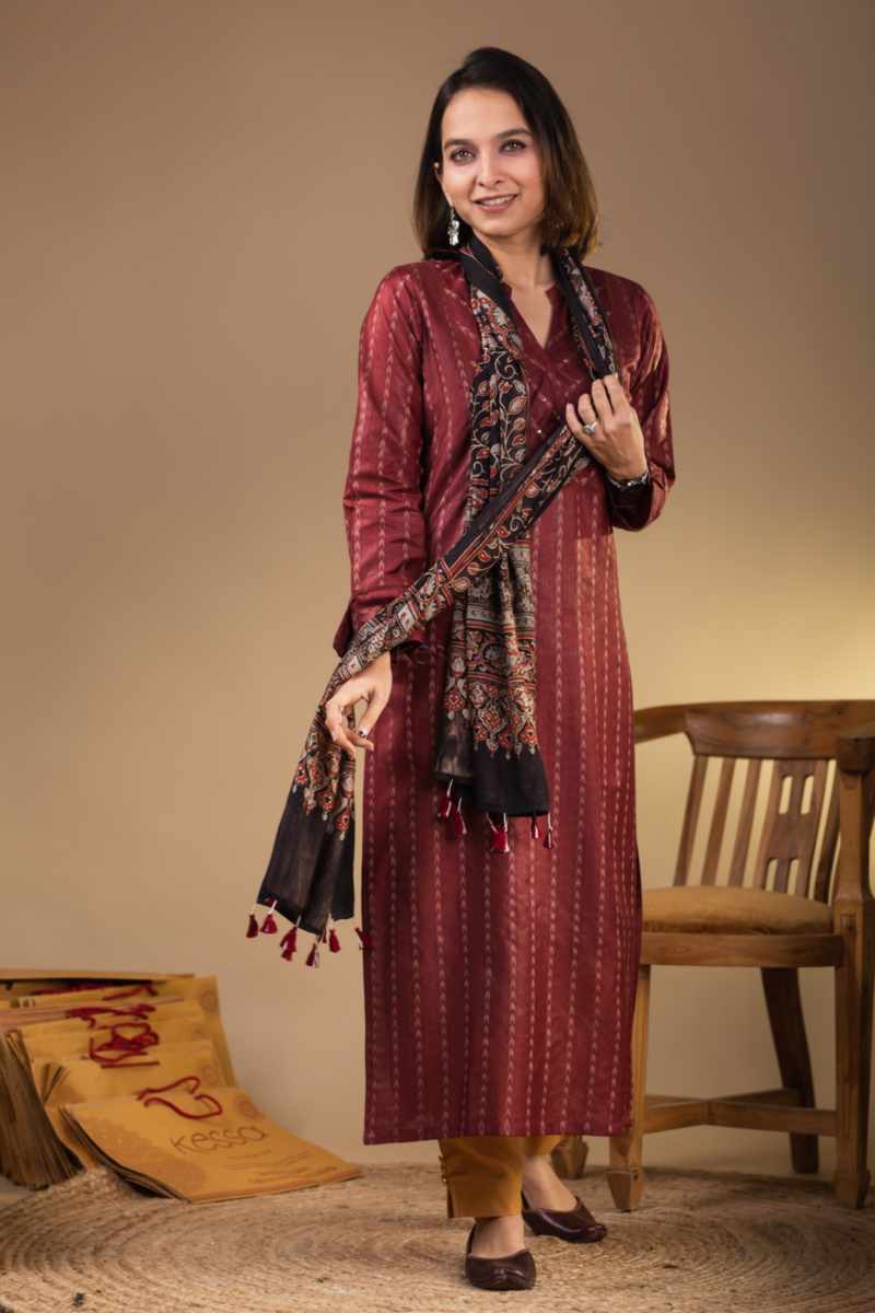Image for Kusvaa Ws930 Vinaya Straight Fit Kurta Front