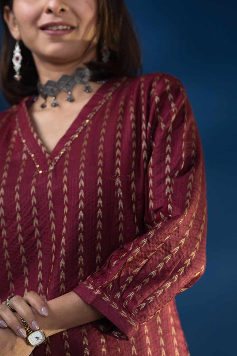 Image for Kusvaa Ws962 Kaur Bhagalpuri Silk Short Kurti Closeup 2 New