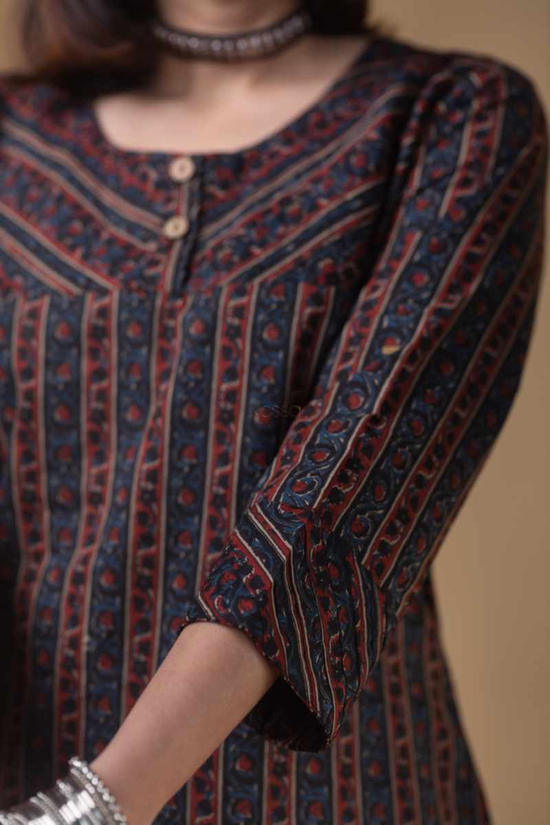 Image for Kusvaa Ws965 Driti Cotton Short Kurti Closeup 2