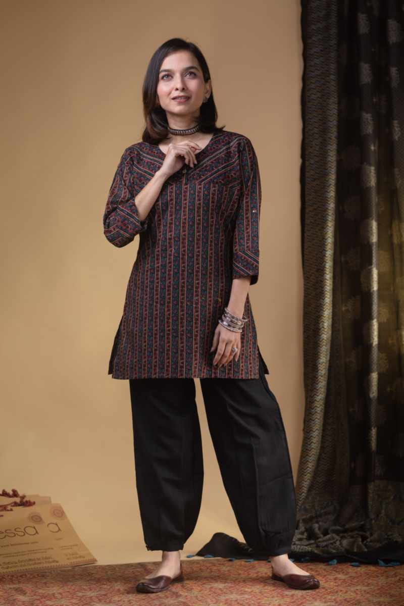 Image for Kusvaa Ws965 Driti Cotton Short Kurti Side