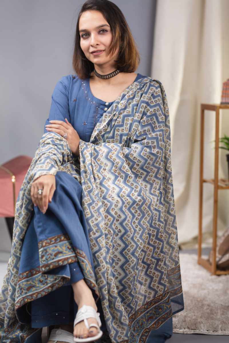 Image for Kusvaa Wsr362 Iksha Cotton Complete Suit Set Sitting