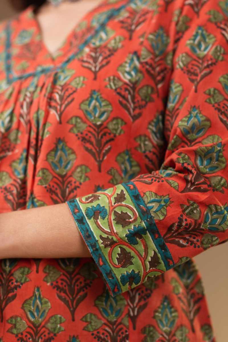 Image for Wsr360 Vanhi Cotton Short Kurti Closeup 2
