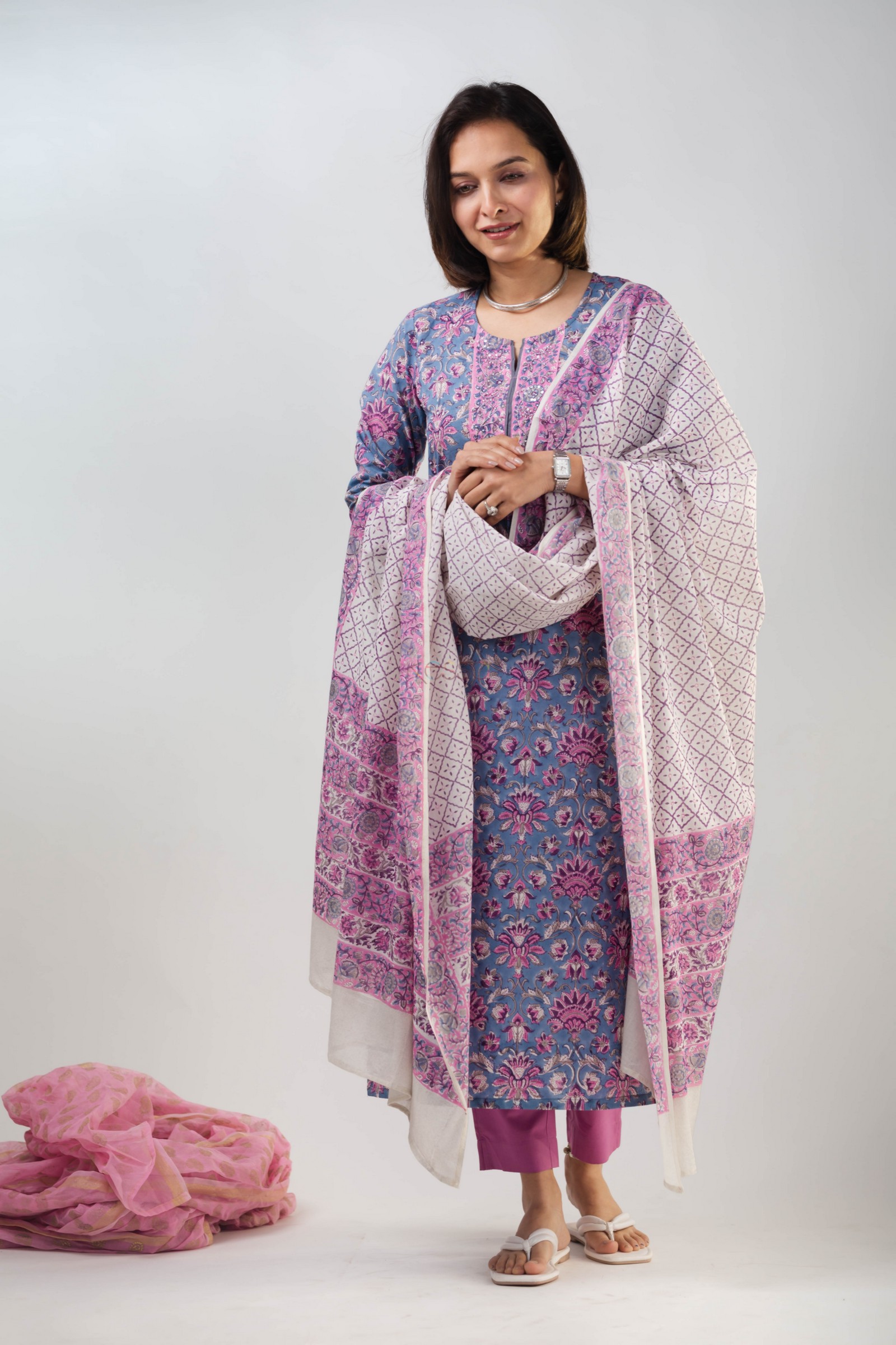 Image for Kusvaa Vcr172 Ziana Straight Kurta With Dupatta Featured Hd