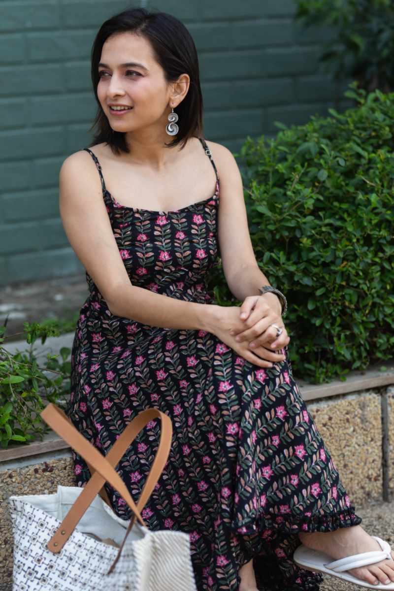 Image for Kusvaa Anuk14 Ekathva Handblock Cotton Dress Sitting