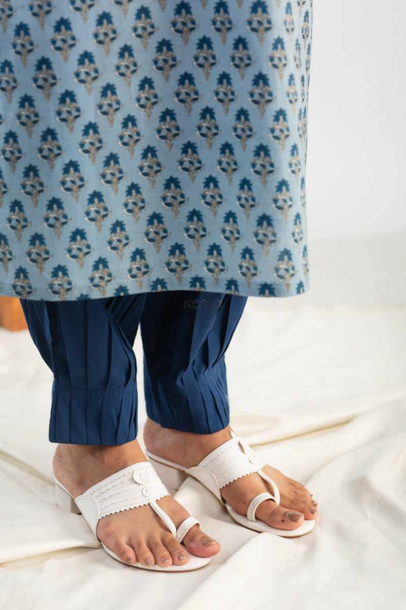 Image for Kusvaa De175 Kirtida Cotton Butti Print Straight Kurta Closeup 2