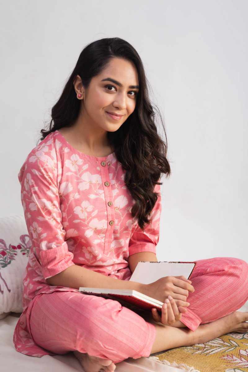 Image for Kusvaa De177 Chandrika Loungewear Set Sitting