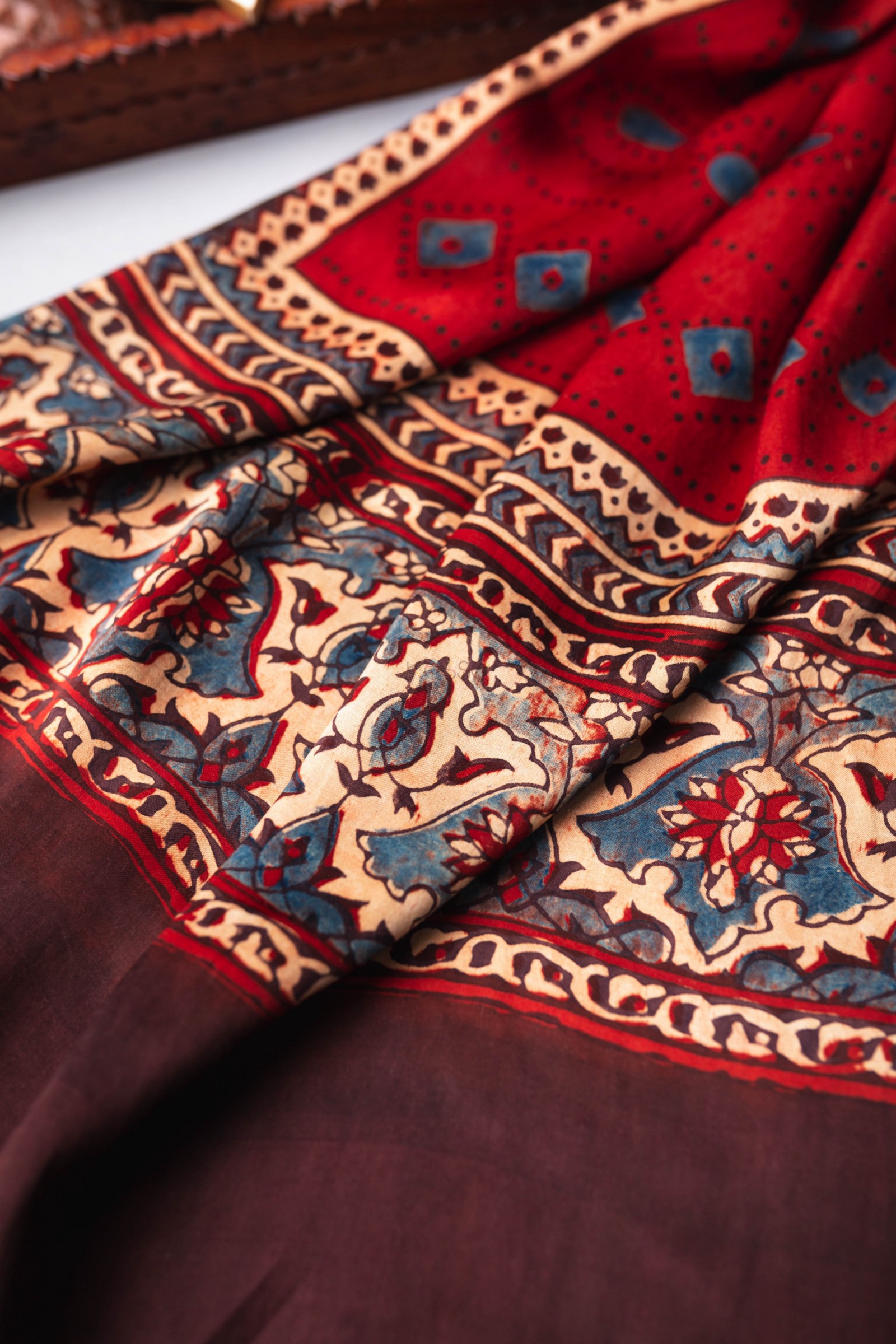 Buy Sensational KIADUPATTA25 Ikshu Ajrakh Stole Online | Kusvaa