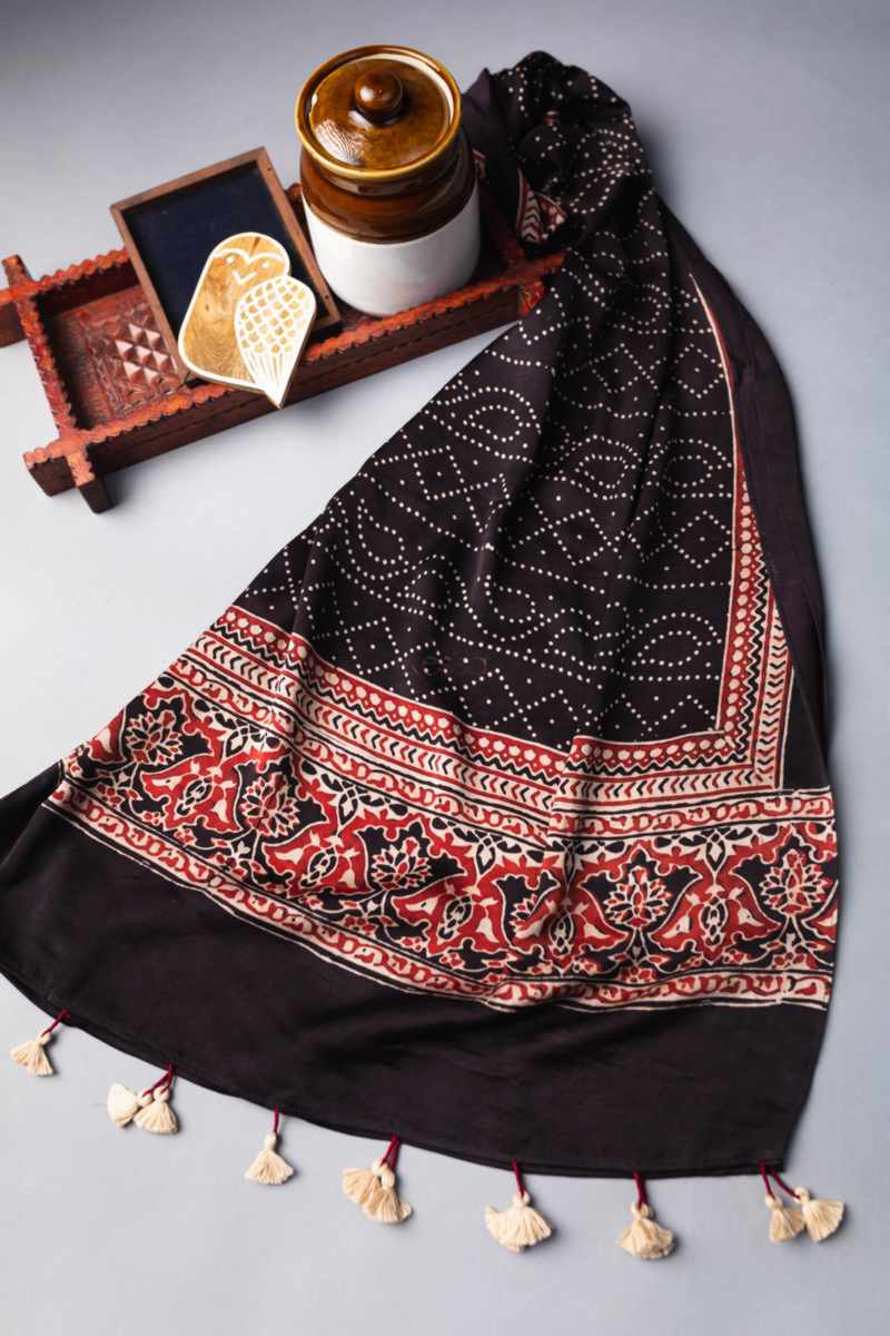 Image for Kusvaa Kiadupatta26 Iivka Ajrakh Stole Front